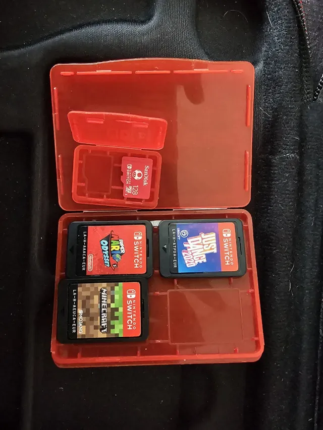 Nintendo Switch Azul y Amarillo + Estuche y Juegos