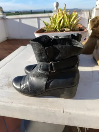 Botines ante beis, negro de piel y cuña, bota piel