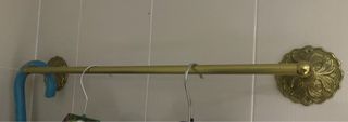 Barra soporte toallero de latón decorado
