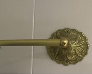 Barra soporte toallero de latón decorado