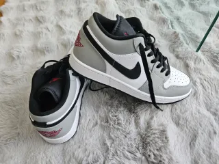 Nike Air Jordan 1 Low Gris Blanco