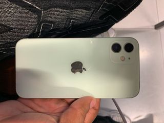 iPhone 12 com bolha na tela