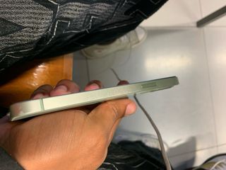 iPhone 12 com bolha na tela