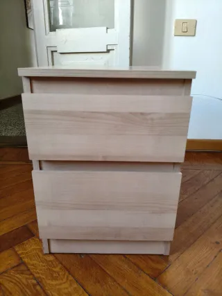 Comodini in legno marca Ikea (1 bianco e 1Beige)