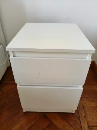 Comodini in legno marca Ikea (1 bianco e 1Beige)