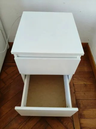 Comodini in legno marca Ikea (1 bianco e 1Beige)