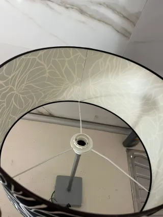 Lámpara de mesa diseño floral