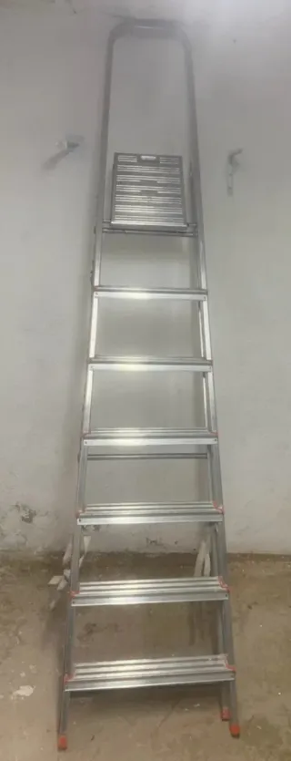 Escalera aluminio 6 peldaños + plataforma.