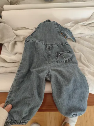 Salopette in denim con fodera floreale