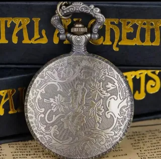 Lote One Piece:Figura y reloj de bolsillo de metal