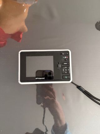 Cámara Polaroid Blanca con Rayas Arcoíris