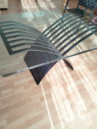 Mesa de forja y cristal