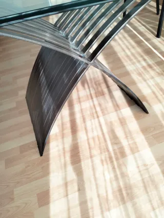 Mesa de forja y cristal