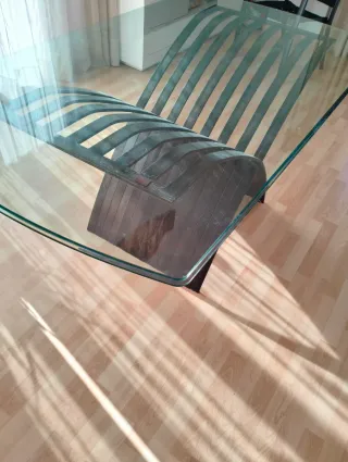 Mesa de forja y cristal