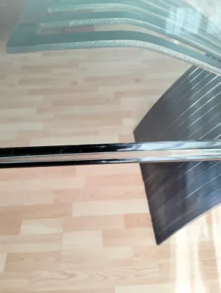 Mesa de forja y cristal