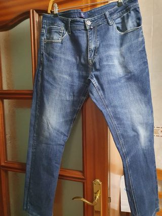 Pantalón vaquero elástico talla 44
