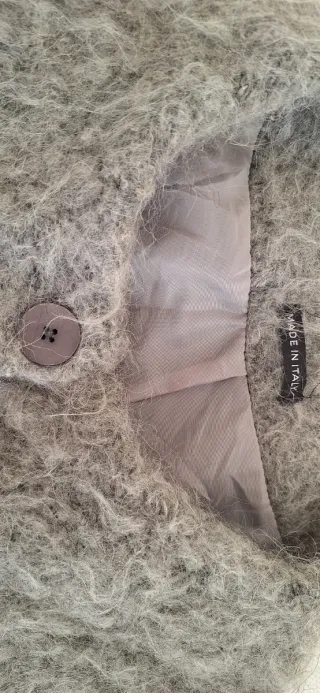 Abrigo gris de pelo sintético