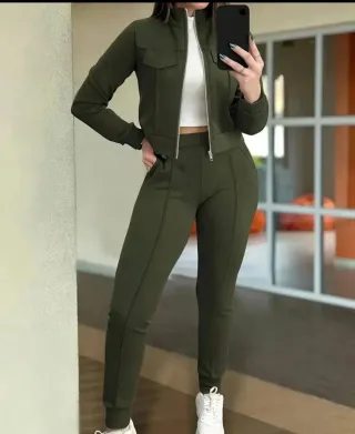 Se vende Conjunto  mujer verde nuevo 15€