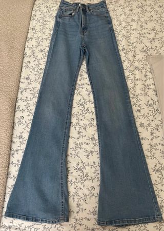 Pantalón vaquero campana azul