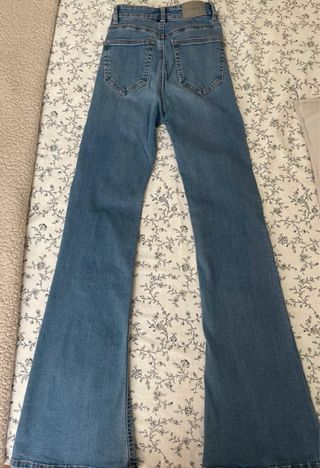 Pantalón vaquero campana azul