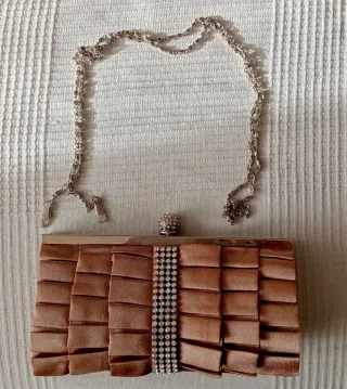 Bolso de fiesta beige con pedrería