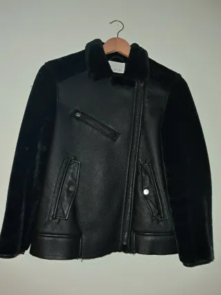 Cazadora niña negra con pelo