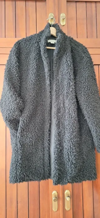 Abrigo negro peludo talla S