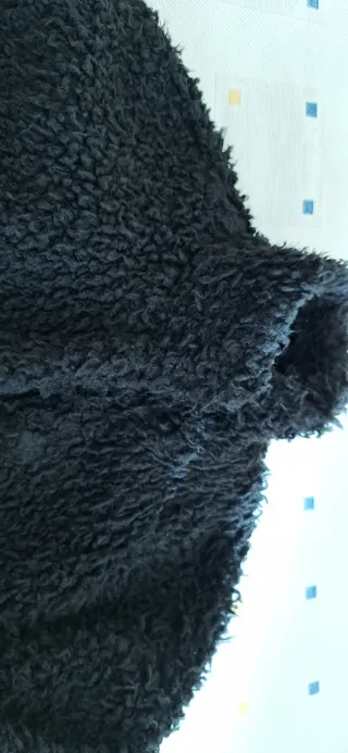 Abrigo negro peludo talla S