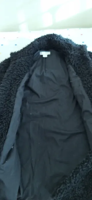 Abrigo negro peludo talla S