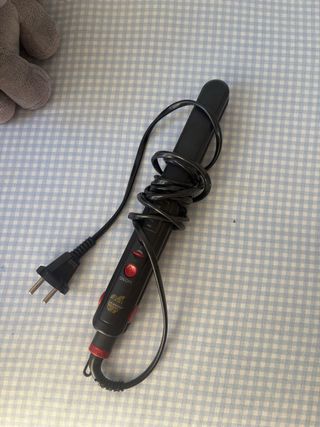 Plancha de pelo negra y roja