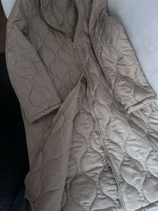 Abrigo largo acolchado beige