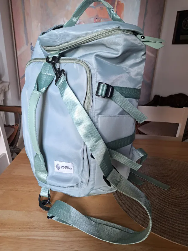 Mochila de viaje verde