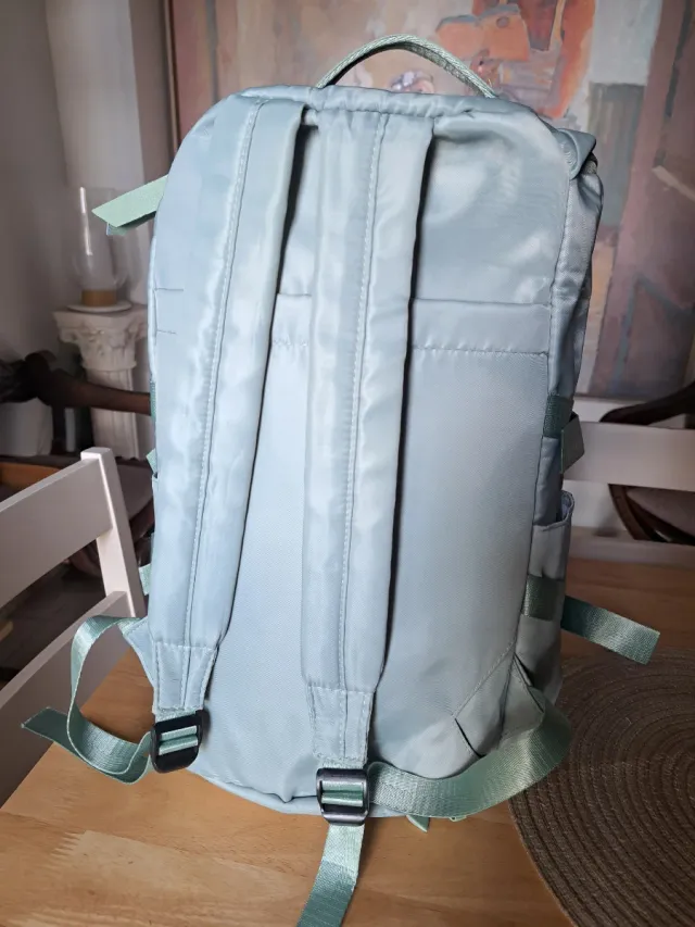 Mochila de viaje verde