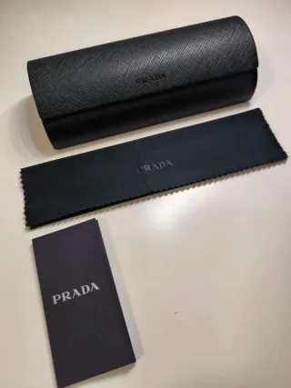 Funda de gafas Prada negra sin estrenar