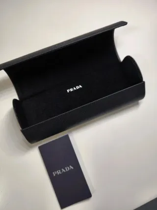 Funda de gafas Prada negra sin estrenar