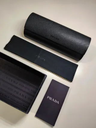 Funda de gafas Prada negra sin estrenar