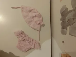 Conjunto bañador y gorro bebé rosa. T.12/24 92cm