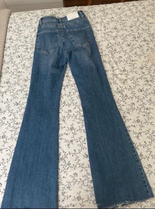 Pantalón vaquero campana azul