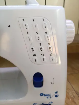 Máquina de coser Jata Mini 675