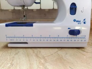 Máquina de coser Jata Mini 675