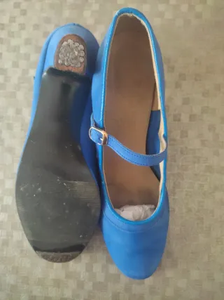 Zapatos de baile azules con tira