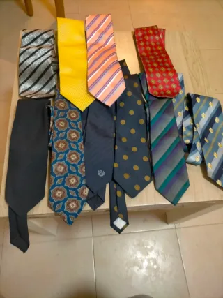 Lote de corbatas de diferentes marcas dos 5 todas