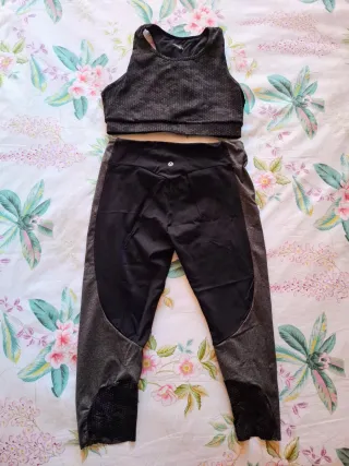 Conjunto deportivo top y mallas