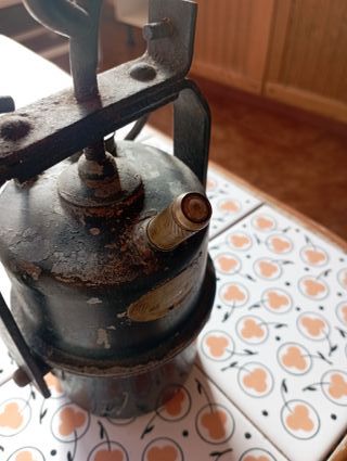 Vecchia lampada al carburo Arras