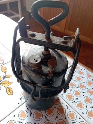 Vecchia lampada al carburo Arras