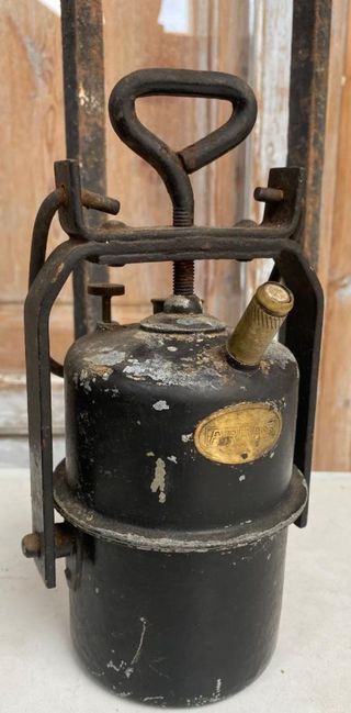 Vecchia lampada al carburo Arras