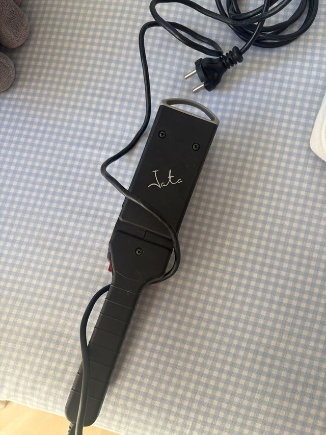 Plancha de pelo Jata negra