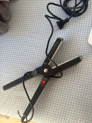 Plancha de pelo Jata negra