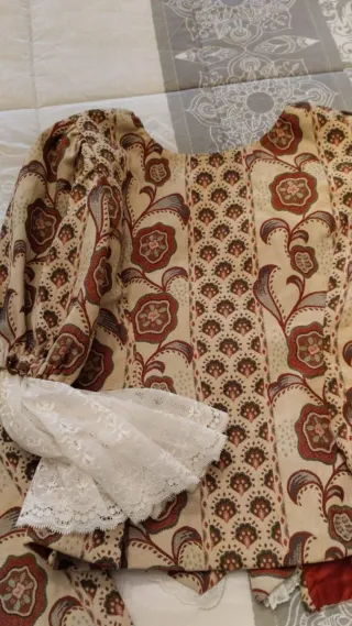 Traje de Fallera Beige y Rojo