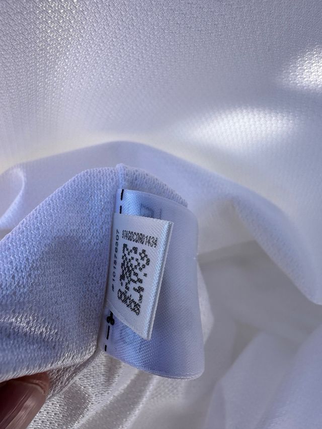 Chaqueta Adidas con diseño tricolor